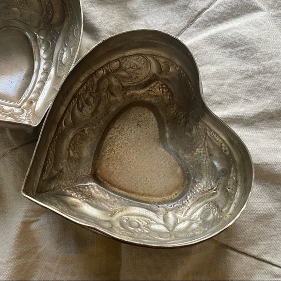 Antique Bohemian Artisan Heart Shaped Metal Tin - Picture 15 of 16